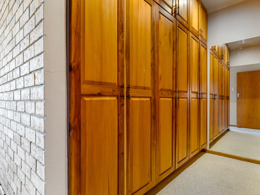 6 Bedroom Property for Sale in The Village Western Cape